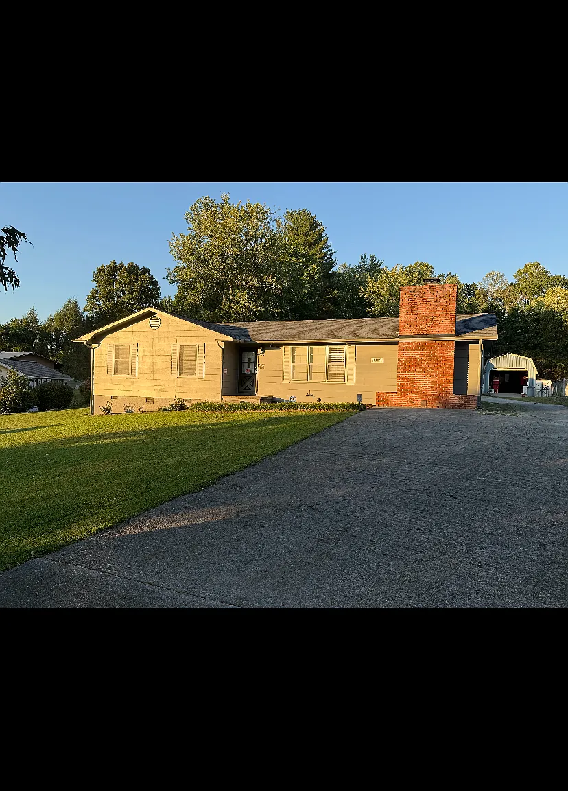 1405 W Copeland Dr — Photo 1