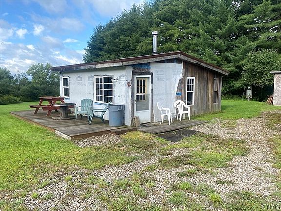 2nd image of 6218 Feathers Creek Rd