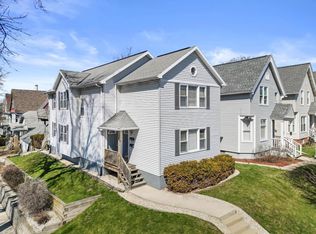 2401 N Oakland Ave #2403, Milwaukee, WI 53211