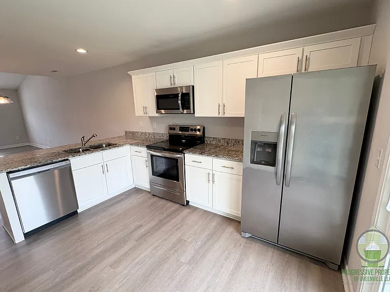 135 C And South Dr #A — Photo 3