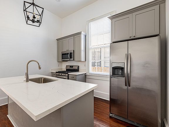 5th image of 2711 Marais St