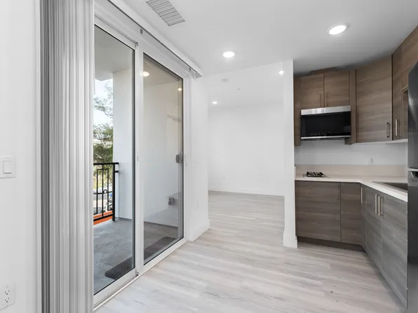 549 N Heliotrope Dr.