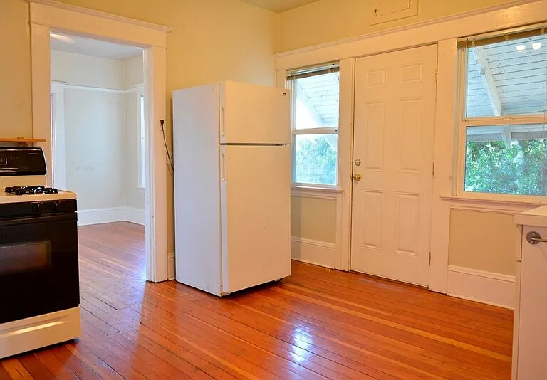 3956 N Albina Ave — Photo 8