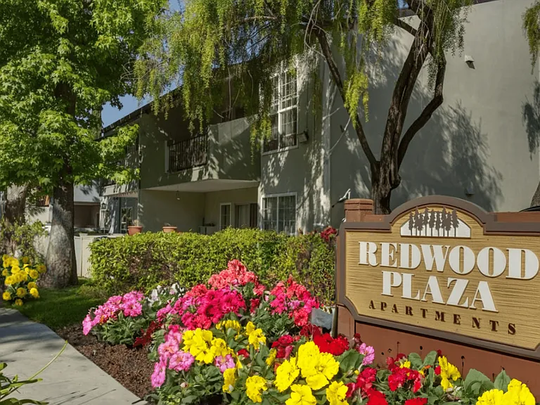 Redwood Plaza Apartments — Photo 8