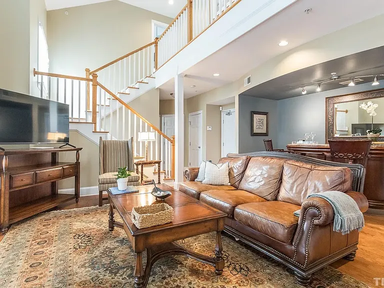 613 W Cabarrus St #202 — Photo 9