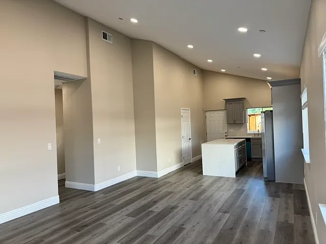 4048 Rockford Dr — Photo 8