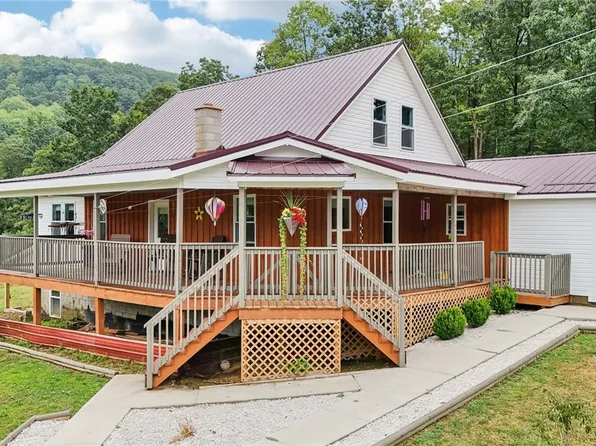 1056 Dora Rd, Punxsutawney, PA 15767