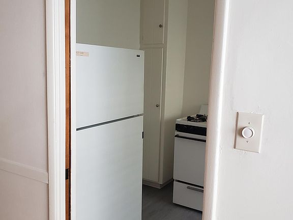 5th image of 720 S Plymouth Blvd Unit 10