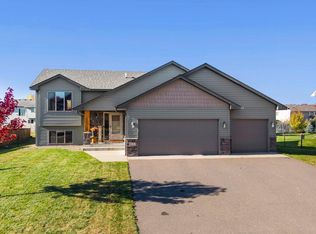 1833 Lincoln St S, Cambridge, MN 55008