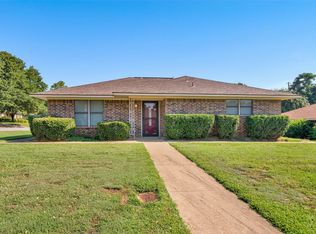 2307 Arapaho Dr, Denison, TX 75020