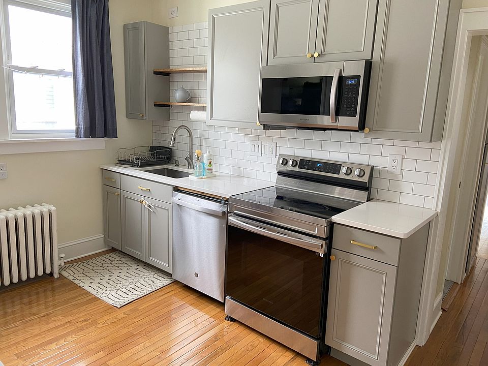 1st image of 102 Woodlawn Ave #2