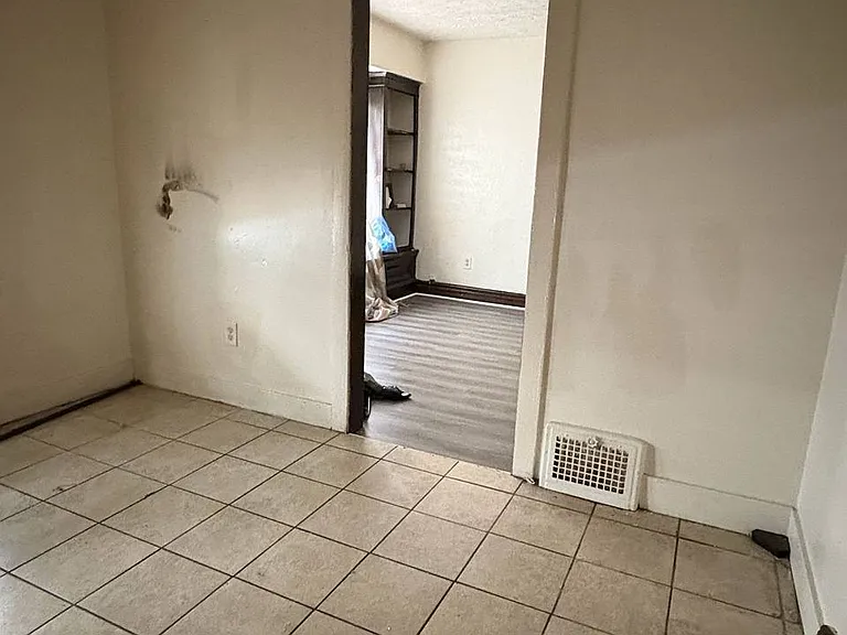 14008 Savannah Ave #1 — Photo 6
