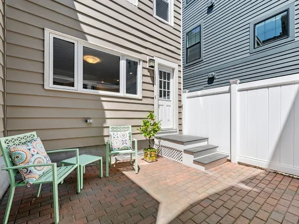 18-18R Polk St, Charlestown, MA 02129