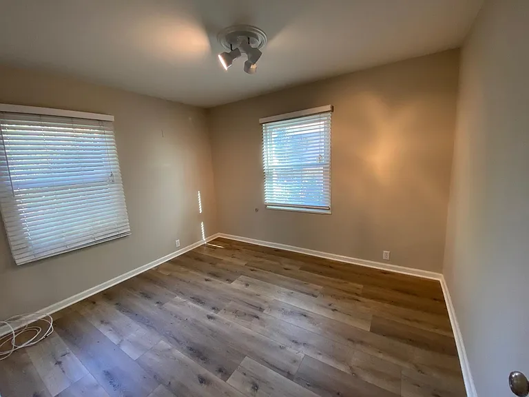 6526 Van Noord Ave — Photo 4