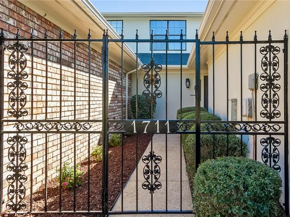 1711 Saint Andrews Dr, Tuscaloosa, AL 35406