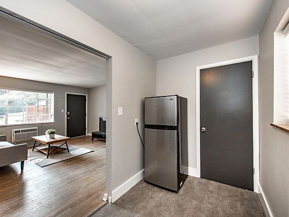 5th image of 620 E Town St APT A