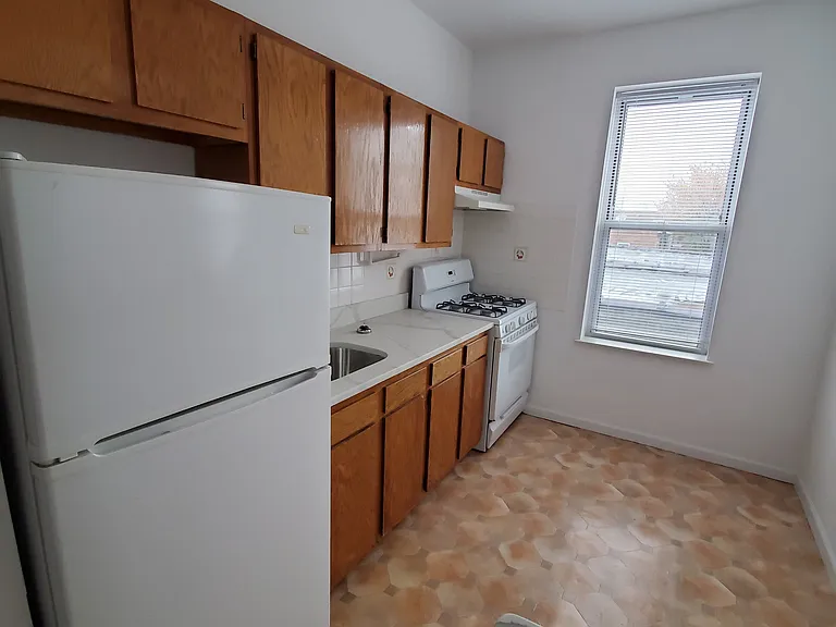 21-39 29th St #10 — Photo 1