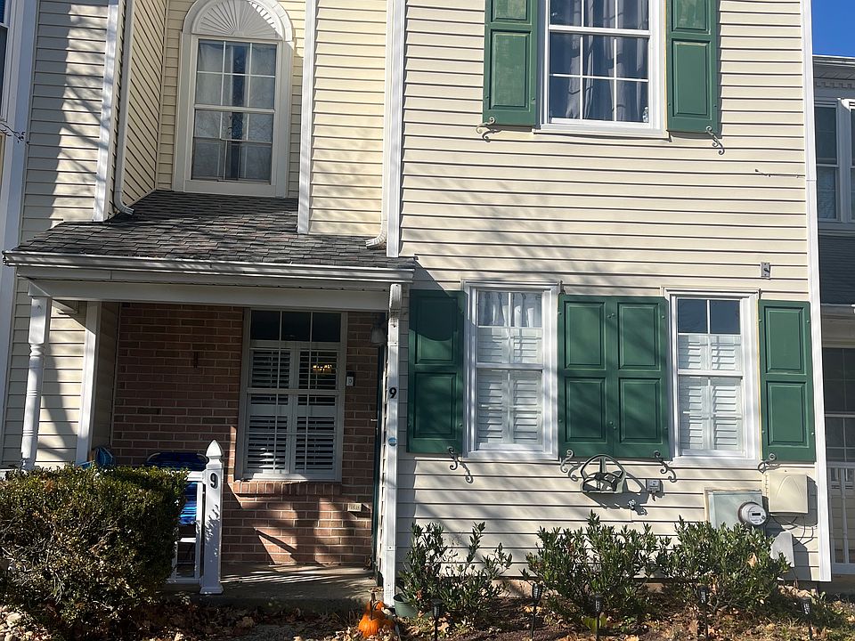 1st image of 9 Van Horn Pl