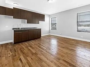 7113 S Bennett Ave #3C, Chicago, IL 60649