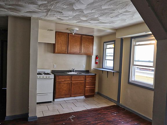5th image of 203 S 11th St Floor 3