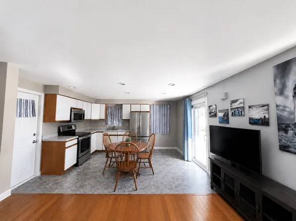 11 Gardner St APT 4, Salem, MA 01970