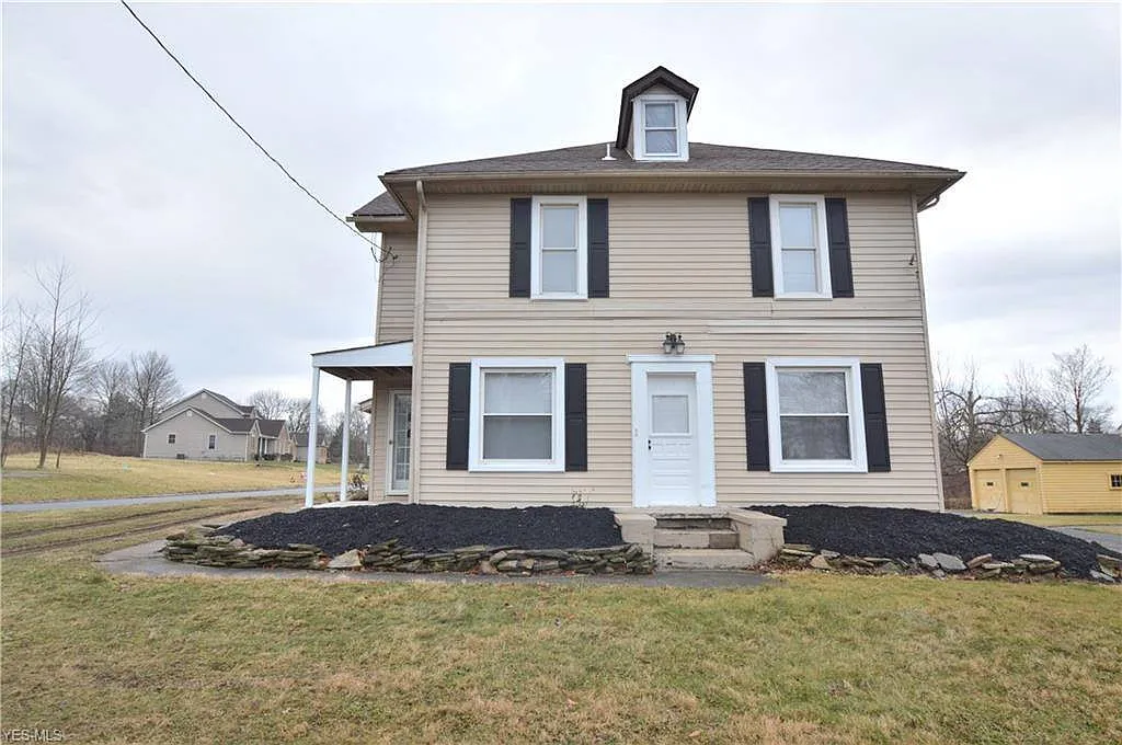 2831 Center Rd photo 1