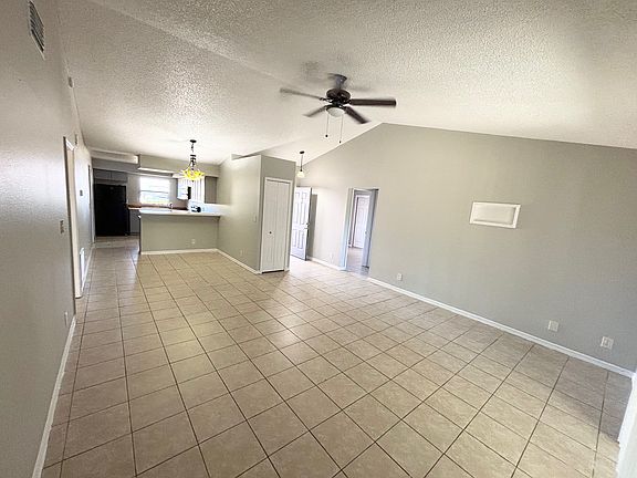 3rd image of 1657 Courtland Blvd
