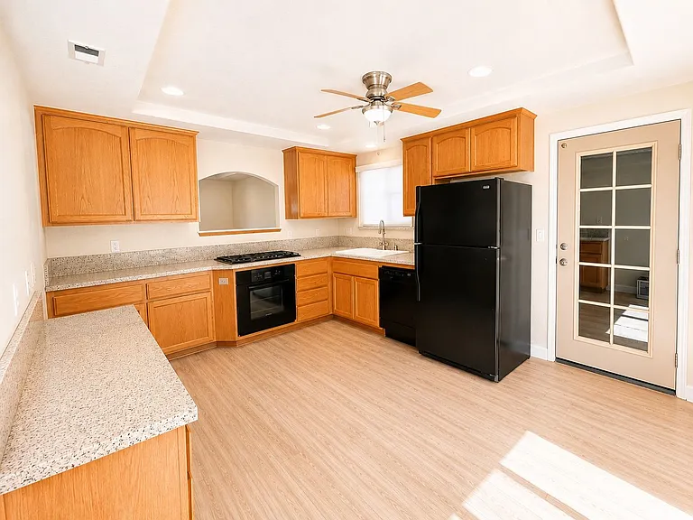 38034 Stenhammer Dr — Photo 3