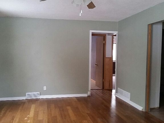 4th image of 1115 Kingsway Ave
