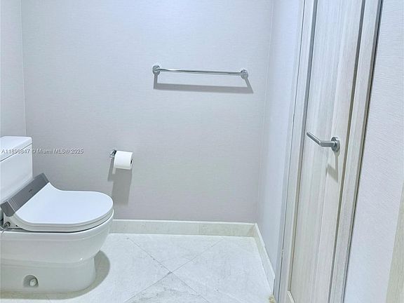 5th image of 17111 Biscayne Blvd Unit 409