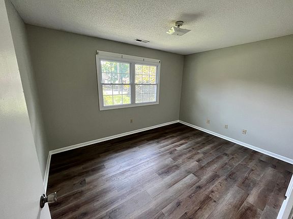 5th image of 622 Lindsey St