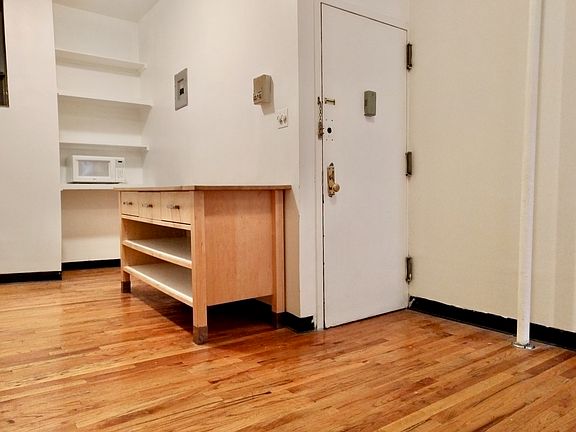 5th image of 344 E 9th St APT 16A