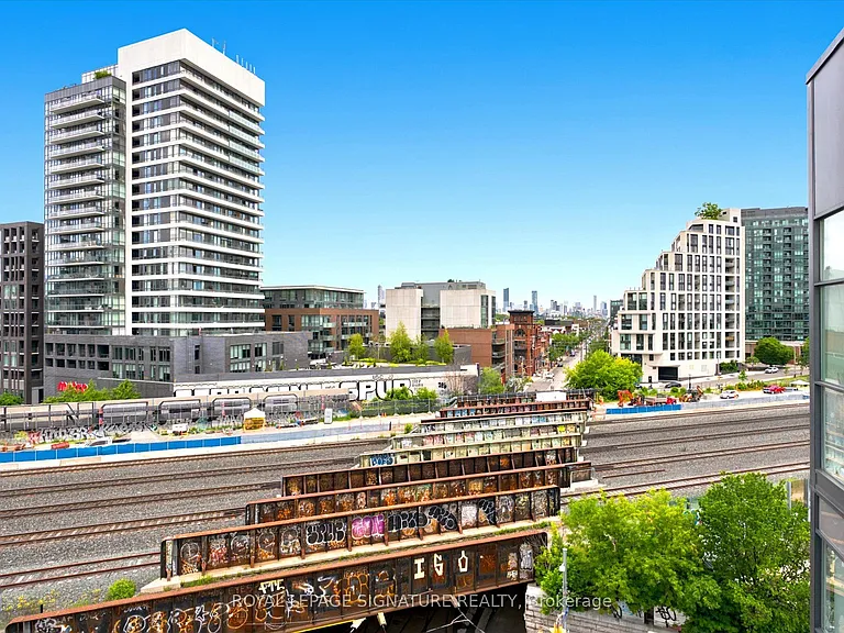 1205 Queen St W #Penthouse 704 — Photo 44