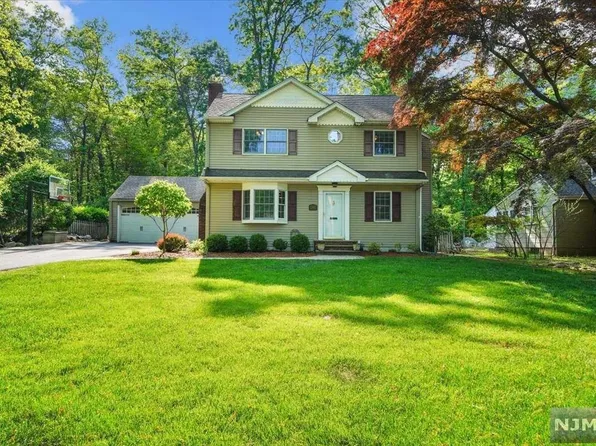 99 Oak Ridge Rd, Ramsey, NJ 07446