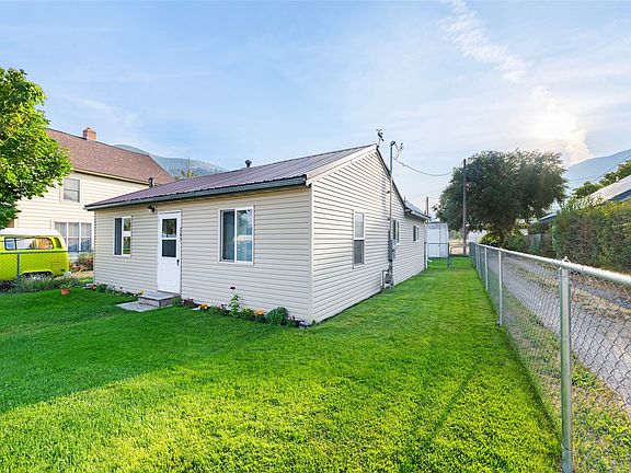 4th image of 205 Anaconda St
