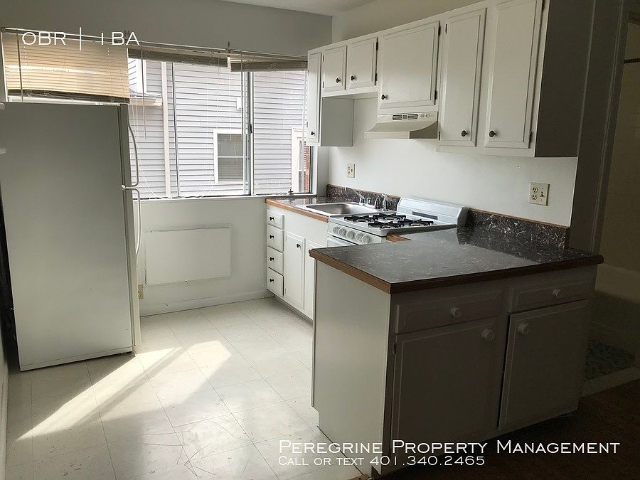 2nd image of 60 Sutton Ave
