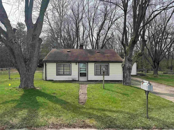 52701 Emmons Rd, South Bend, IN 46637