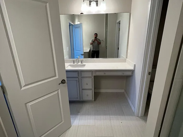 Owner's bathroom