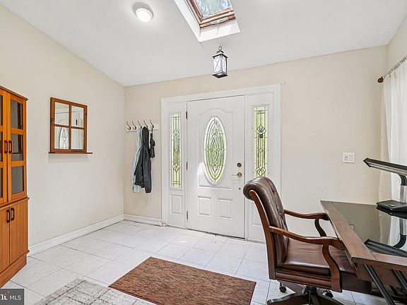 5th image of 117 Manitee Ave