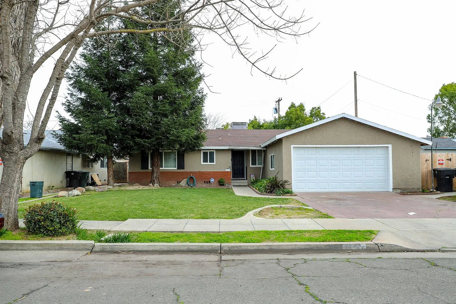 2134 Eucalyptus St photo 1