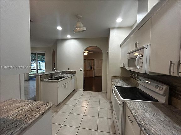 5th image of 3894 Roderigo Ave