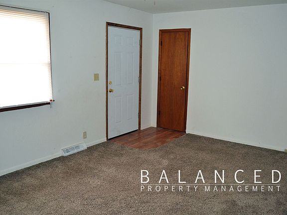 4830-4Indian-Creek-livingroom