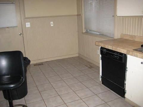 4th image of 24795 Orchid St