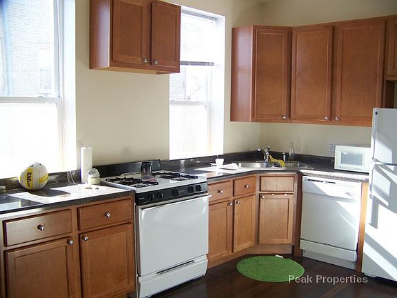 3rd image of 2065 N Hoyne Ave APT 1