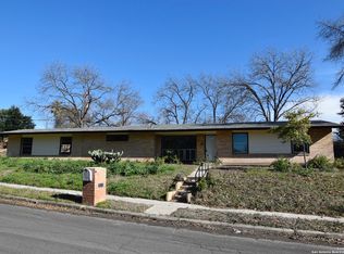 810 W Crestline Dr, San Antonio, TX 78228