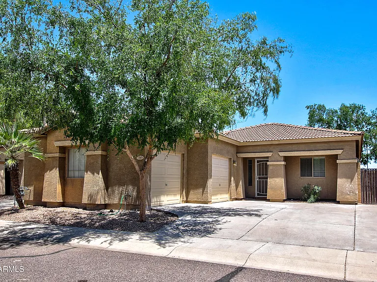 2043 N Holguin Way — Photo 3