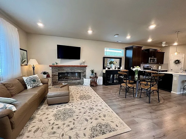 32683 Tolmie Ln — Photo 6