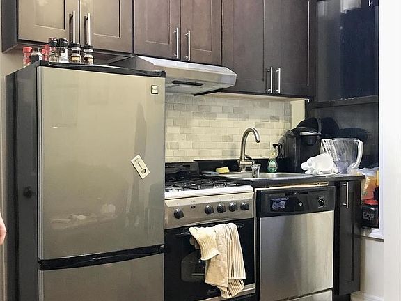 4th image of 338 E 65th St APT 17