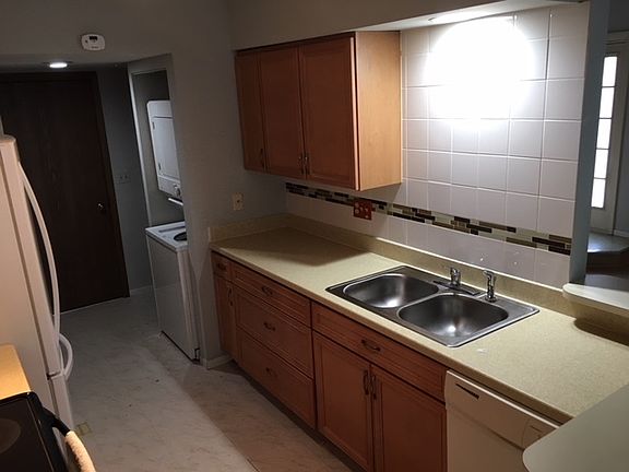 4th image of 1203 N Knollwood Dr