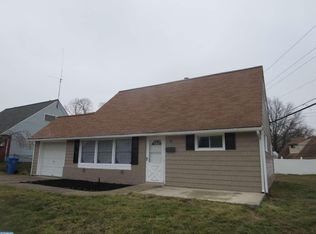 6 Pumpkin Hill Rd, Levittown, PA 19056